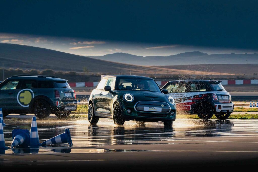 Participantes disfrutando del MINI Weekend Valencia 2025 con Bertolín