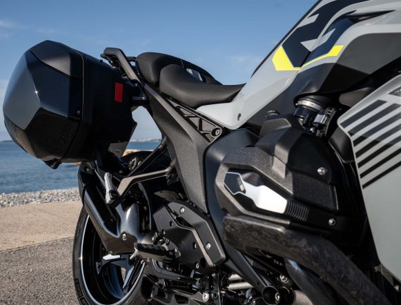 P90614035_highRes_bmw-motorrad-present