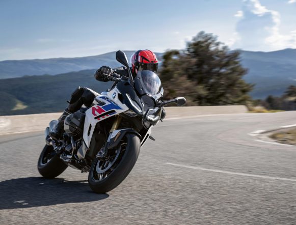 P90614042_highRes_bmw-motorrad-present