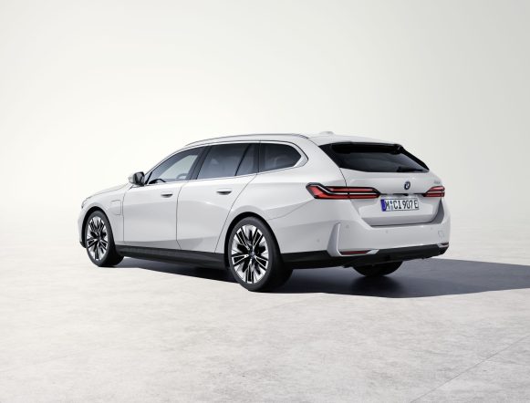 BMW i5 Touring 100% eléctrico en Bertolín, concesionario oficial BMW en Valencia