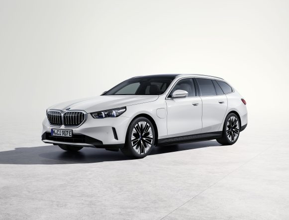 BMW i5 Touring totalmente eléctrico en Bertolín, concesionario oficial BMW en Valencia