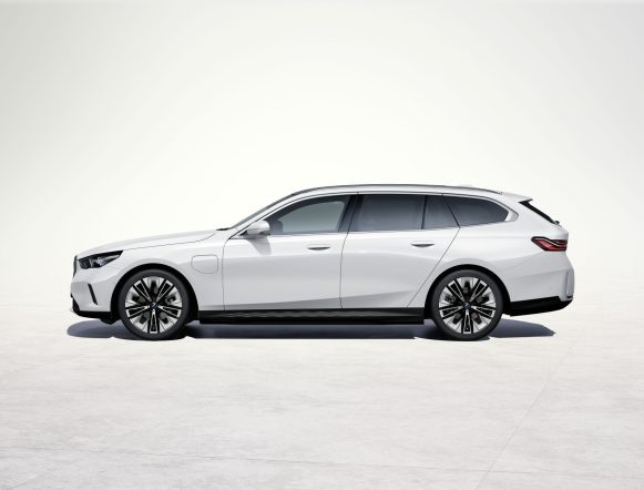 BMW i5 Touring 100% eléctrico en Bertolín, concesionario oficial BMW en Valencia